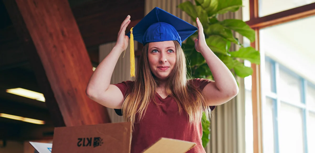 girl with graduate hat